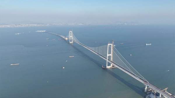 Siêu dự án cầu xuyên biển 6,7 tỷ USD lập kỷ lục thế giới lát nhựa chỉ trong 1 ngày của Trung Quốc 3