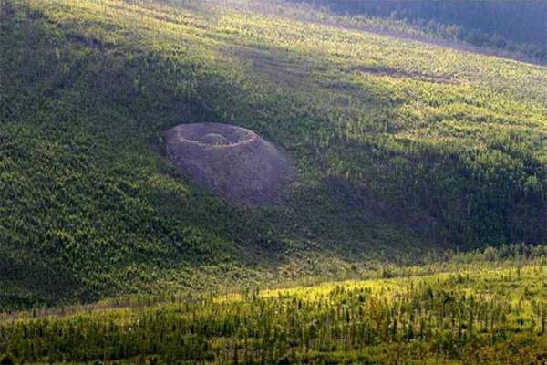 Miệng núi lửa Patomskiy: Kỳ quan thiên nhiên hay tàn tích của UFO cổ đại? 3