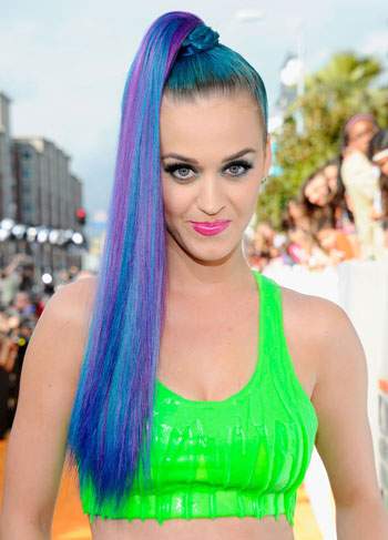 Katy Perry hóa "tắc kè hoa" với các màu tóc nhuộm 8
