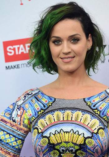 Katy Perry hóa "tắc kè hoa" với các màu tóc nhuộm 10