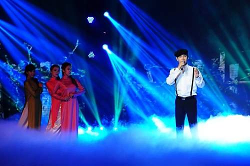 X-Factor: Loki Bảo Long đánh bại chàng trai hát nhạc xưa để vào chung kết 4