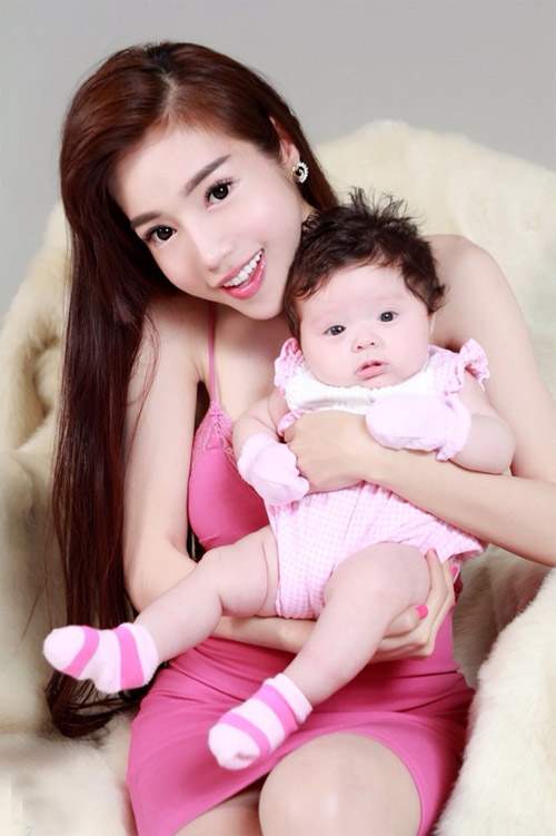 Elly Trần có con hơn 2 tháng với bạn trai Tây 3