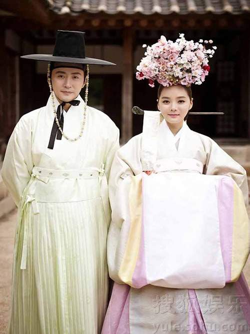 Lộ thêm loạt ảnh cưới như phim cổ trang của Chae Rim