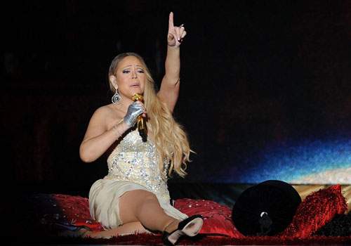Mariah Carey hớ hênh vì trình diễn quá máu lửa 4