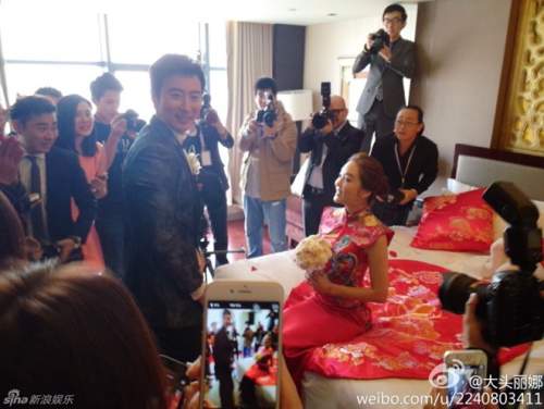 Chae Rim được chồng quỳ gối đi giày trong đám cưới 3