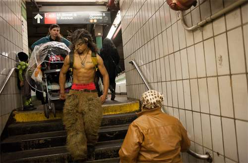 Đi tàu điện ngầm cùng ác quỷ và siêu nhân ở New York 9