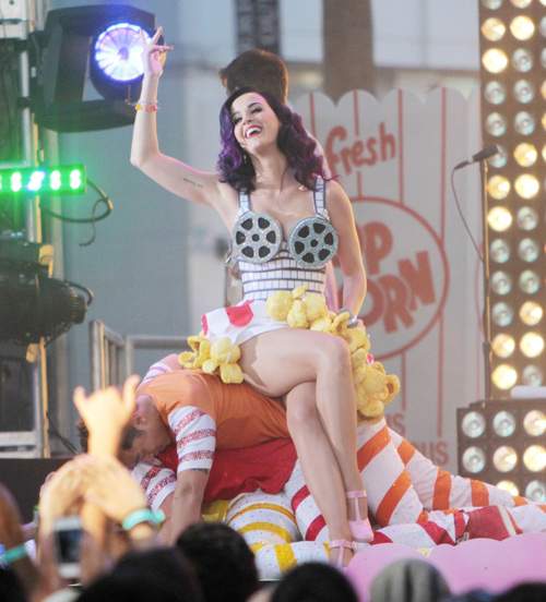 Những trang phục sân khấu "hàng độc" của Katy Perry 7
