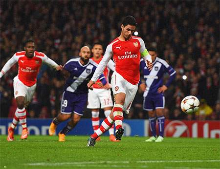 Nhìn lại trận cầu thảm họa của Arsenal tại Emirates 5