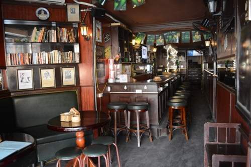 5 bar Tây hút khách ở phố cổ Hà Nội 5