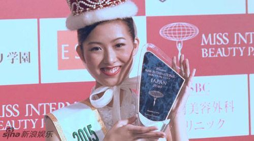Đặng Thu Thảo diễn áo dài 5 tỷ tại Miss International 10