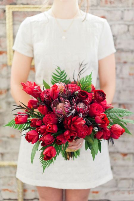 Cách chọn bó hoa cưới màu đỏ cho cô dâu 2