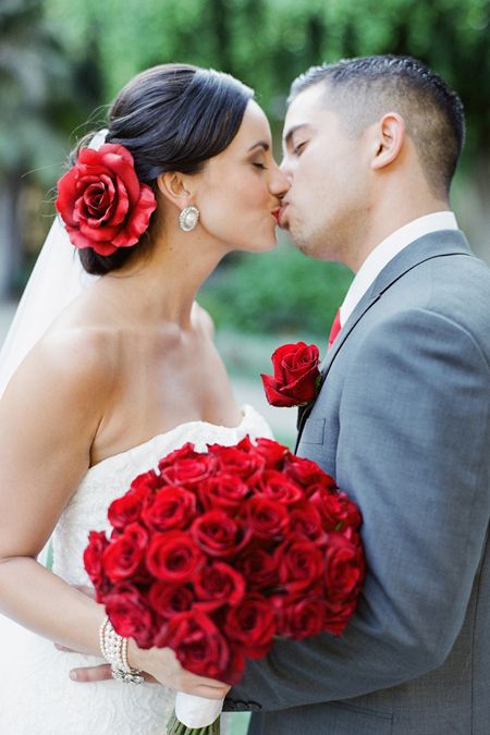 Cách chọn bó hoa cưới màu đỏ cho cô dâu 6