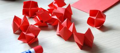 Gấp giấy origami làm tranh trái tim cho ngày Valentine trắng 3