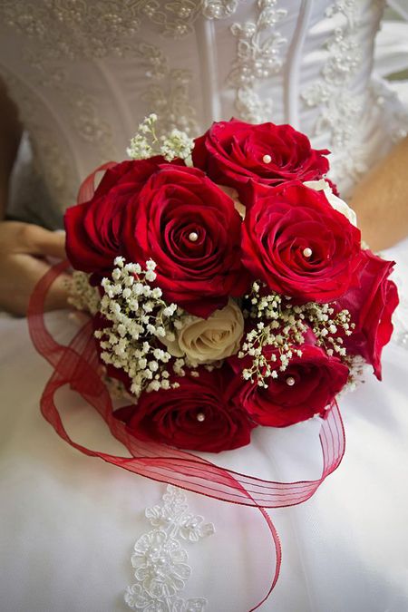 Cách chọn bó hoa cưới màu đỏ cho cô dâu 9
