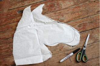 Cách trang trí gối hình chú ngựa làm quà Tết năm ngựa 2