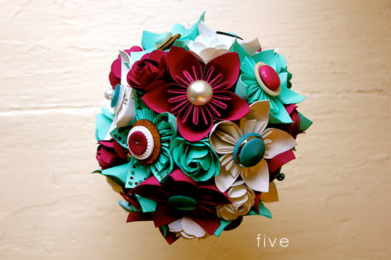 8 mẫu hoa giấy sắc màu cho cô dâu 5