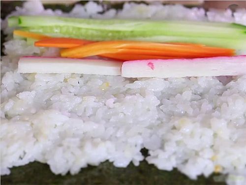 Cách làm sushi maki cho người sợ ăn gỏi cá 6