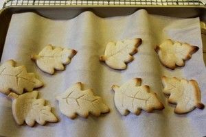 Làm bánh quy bơ hình lá rụng tuyệt đẹp 5