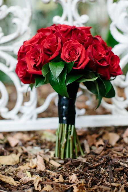 Cách chọn bó hoa cưới màu đỏ cho cô dâu 7