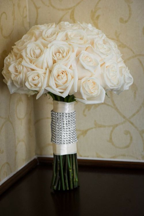 Hoa cưới từ hồng trắng cho cô dâu kiêu sa 4