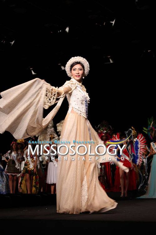 Đặng Thu Thảo diễn áo dài 5 tỷ tại Miss International 2