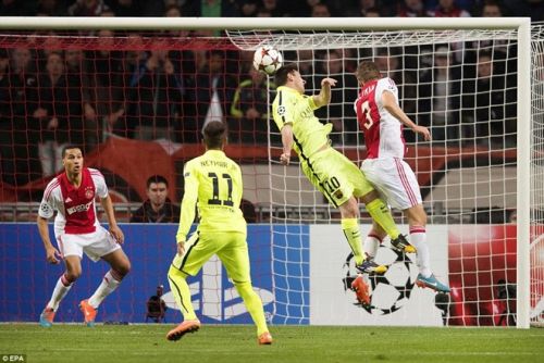 Messi lập cú đúp giúp Barca đánh bại Ajax 2-0 3