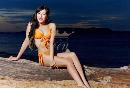 Thí sinh Hoa hậu chuyển giới tạo dáng hài hước với bikini 9