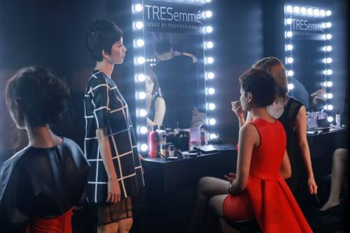 Hà Hồ khoe vũ đạo bốc lửa trong Top Fashion Show 8
