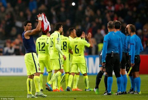 Messi lập cú đúp giúp Barca đánh bại Ajax 2-0 11