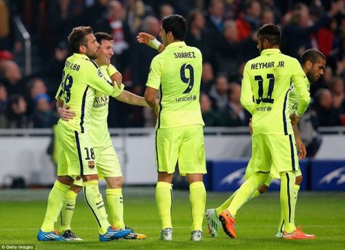 Messi lập cú đúp giúp Barca đánh bại Ajax 2-0 10