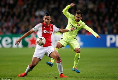 Messi lập cú đúp giúp Barca đánh bại Ajax 2-0 2