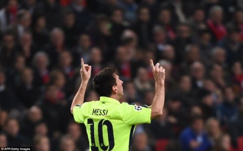 Messi lập cú đúp giúp Barca đánh bại Ajax 2-0 9