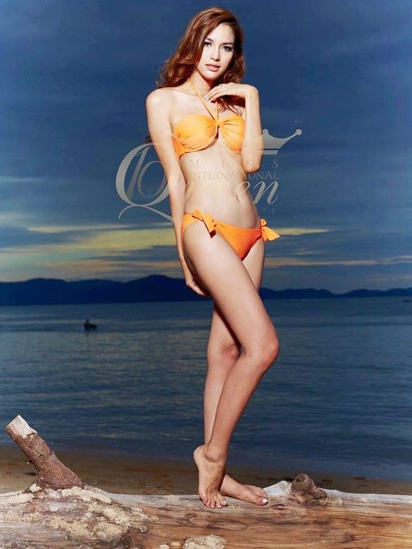 Thí sinh Hoa hậu chuyển giới tạo dáng hài hước với bikini 2