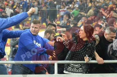 Bạo lực kinh hoàng trong trận đấu vòng loại EURO 4