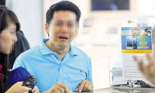 Du khách Việt khóc vì mua iPhone 6 giá cắt cổ ở Singapore 1