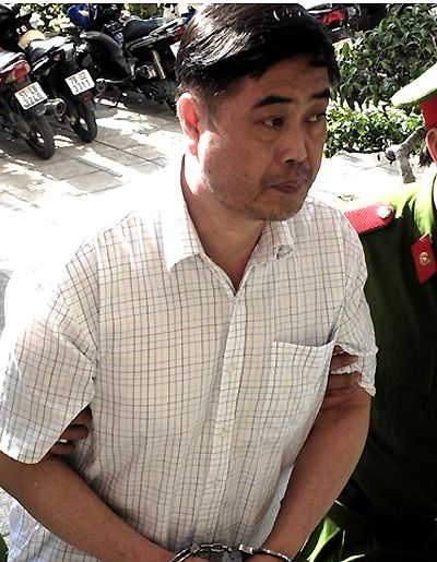 Tử tù Dương Chí Dũng bị đưa đến phiên xử tham ô tiền sửa ụ nổi 83M 2
