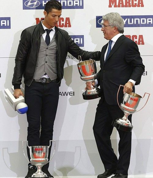 Ronaldo nhận cú đúp danh hiệu cá nhân 7
