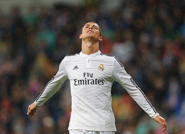 Ronaldo khoe giày vàng và ấn định chiến thắng 5-1 cho Real 7