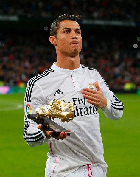 Ronaldo khoe giày vàng và ấn định chiến thắng 5-1 cho Real 4