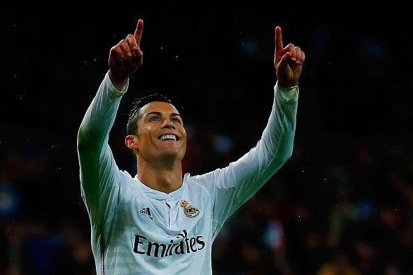 Ronaldo khoe giày vàng và ấn định chiến thắng 5-1 cho Real 11