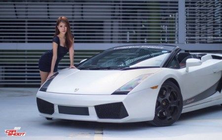 Người đẹp “đọ sắc” với Lamborghini Gallardo Spyder 5
