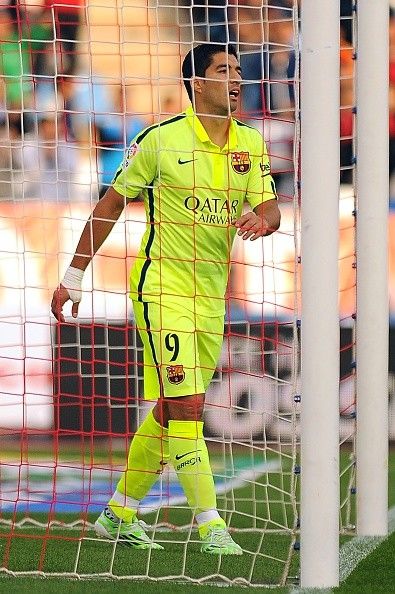 Almeria 1-2 Barca: Suarez giúp Barca ngược dòng 18