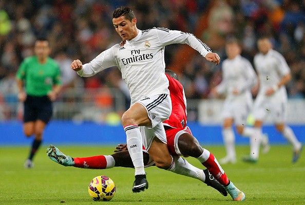 Ronaldo khoe giày vàng và ấn định chiến thắng 5-1 cho Real 5