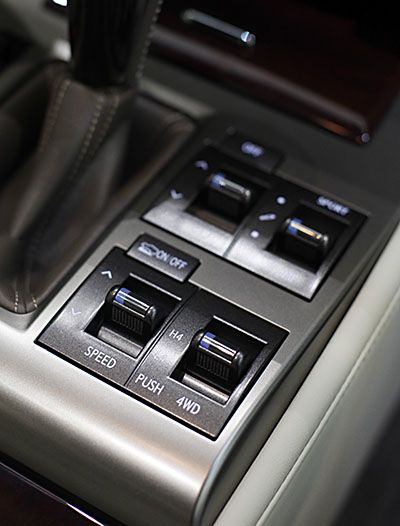 Lexus GX460 có giá 3,766 tỷ đồng 7