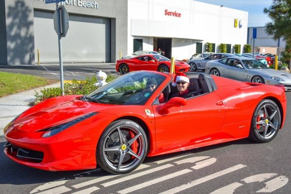 Dàn siêu xe Ferrari đi chơi Tết tại Mỹ 4