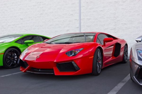 Hàng chục siêu xe Lamborghini đủ màu sắc khoe dáng tại Mỹ 5
