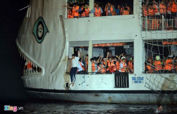 Diễn tập ứng cứu tàu du lịch bốc cháy trên sông Sài Gòn 3