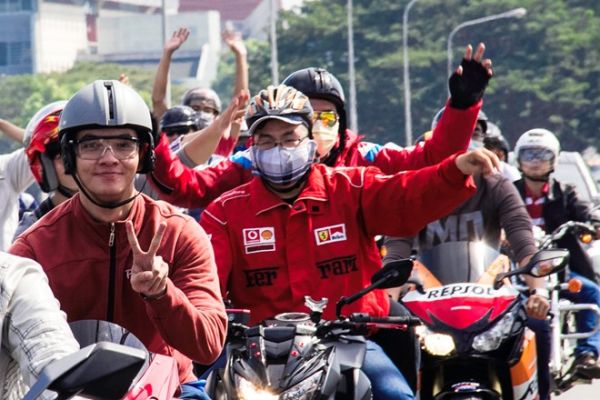 Màn diễu hành đẹp mắt của hàng trăm chiếc mô tô tại Sài Gòn 10