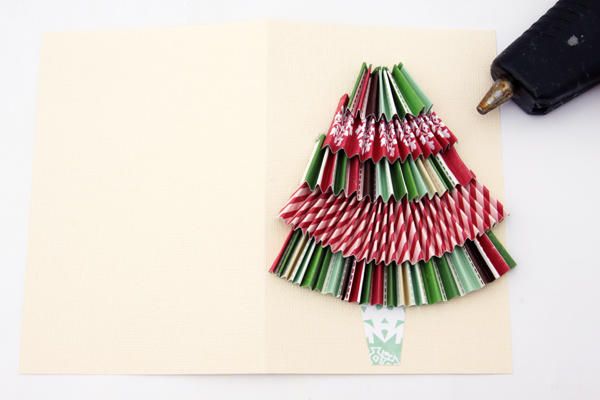 Cách xếp giấy làm thiệp cây thông Noel rực rỡ 6