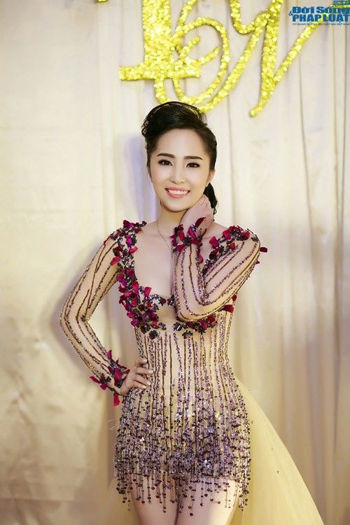 Những trang phục biểu diễn gợi cảm nhất 2014 của sao Việt 24